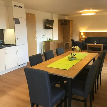 Gruenfelder Apartment *