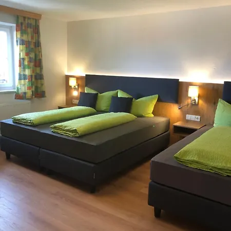 Gruenfelder Apartment *