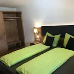 Apartament Gruenfelder *